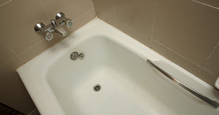 ¿cómo desatascar la bañera? title=